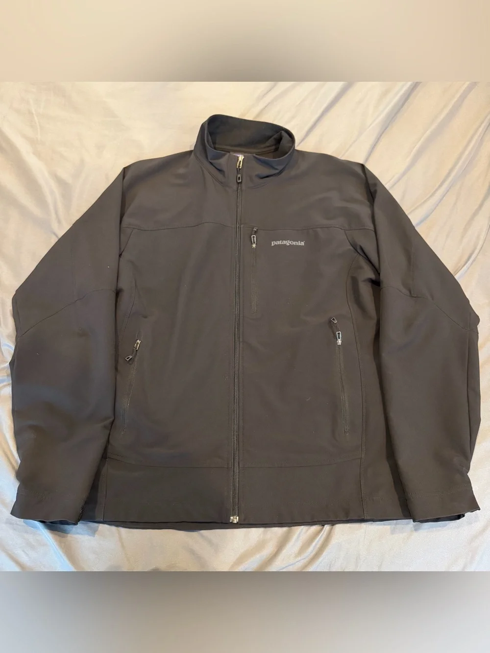 Patagonia Men's Black Softshell Jacket - Full Zip‎